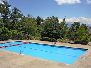 Vieux-Moulin swimming pool
